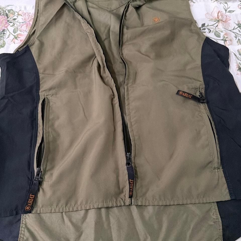 Khaki And Black Gilet With 2ddc 3