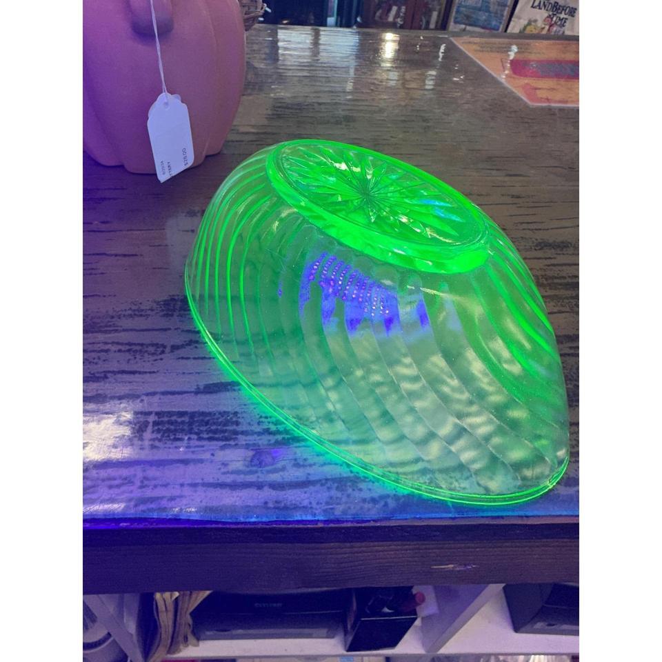Vintage Uranium Oval Bowl With De9f 3