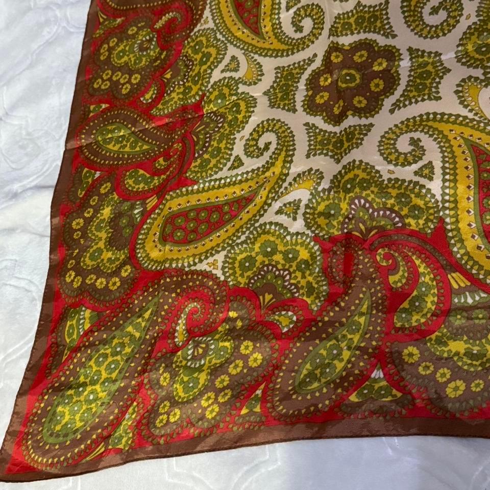 This Beautiful Vintage Square Paisley 2