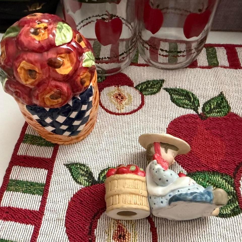 Bulk Lot Vintage Apple 3bd0 4