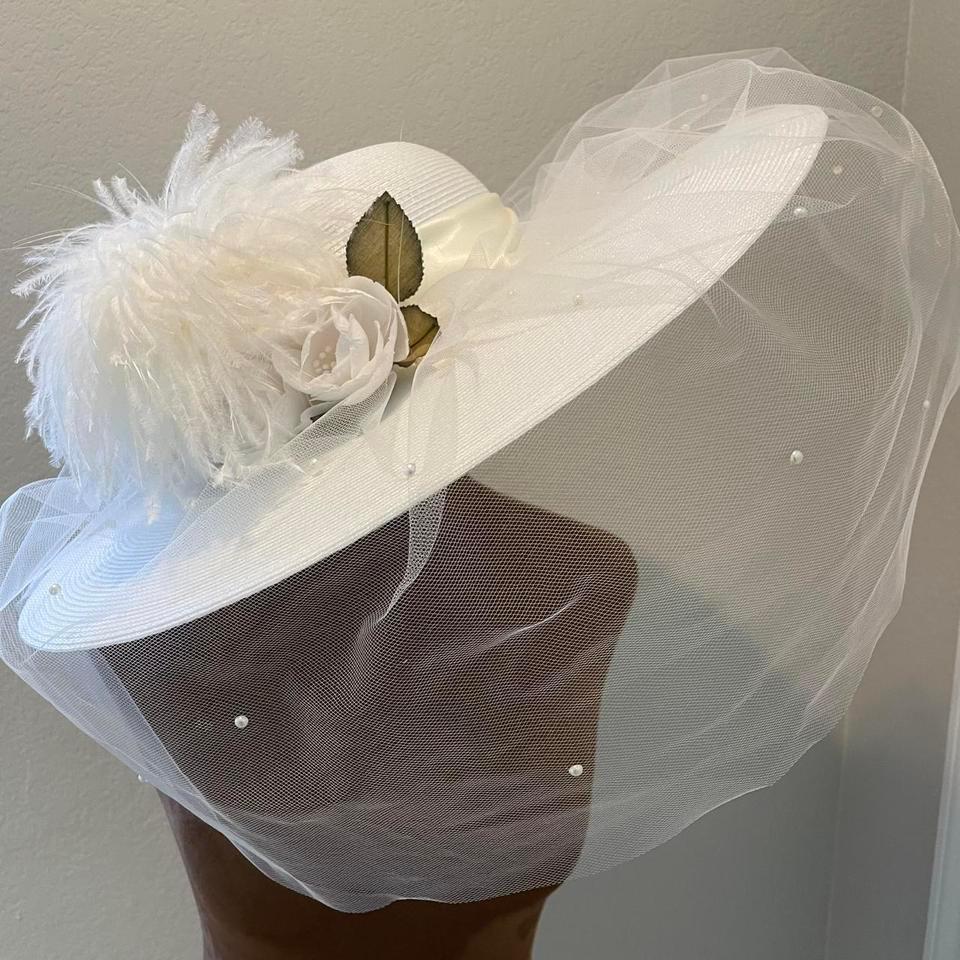 Vintage Whitecream Straw Hat With