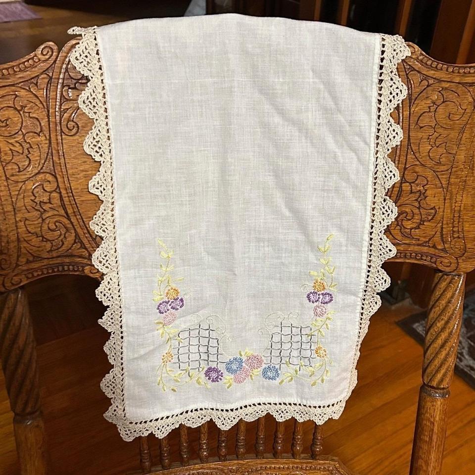 Vintage Hand Embroidered Floral Table 2f44 3