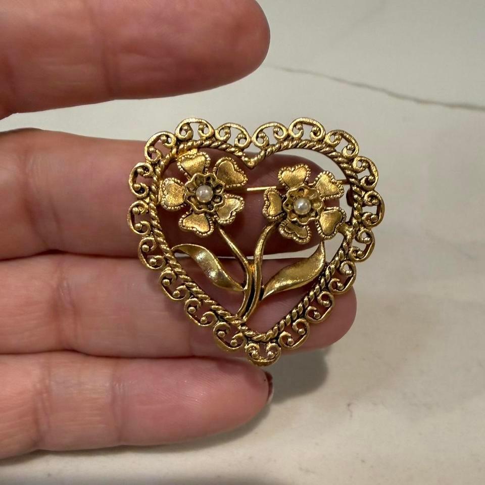 Vintage Gold Tone Heart Brooch 8b88