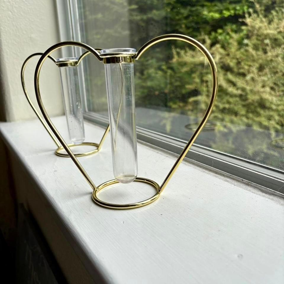Gold Heart Shaped Vase With 2cee 5