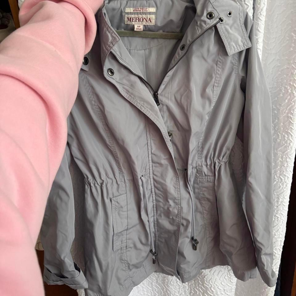 Rain Coat Size Small D2f5