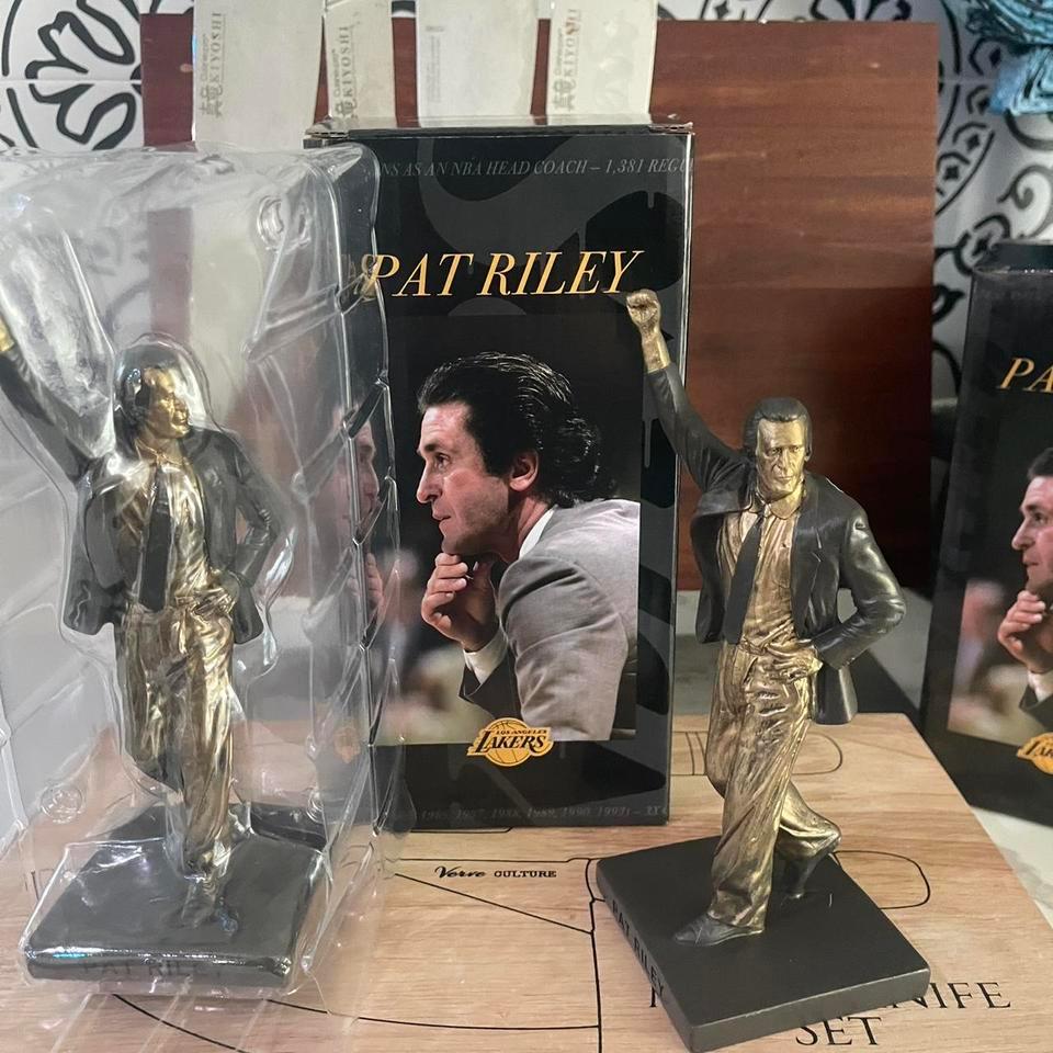 Pat Riley Bronze Statue 2 E9e3