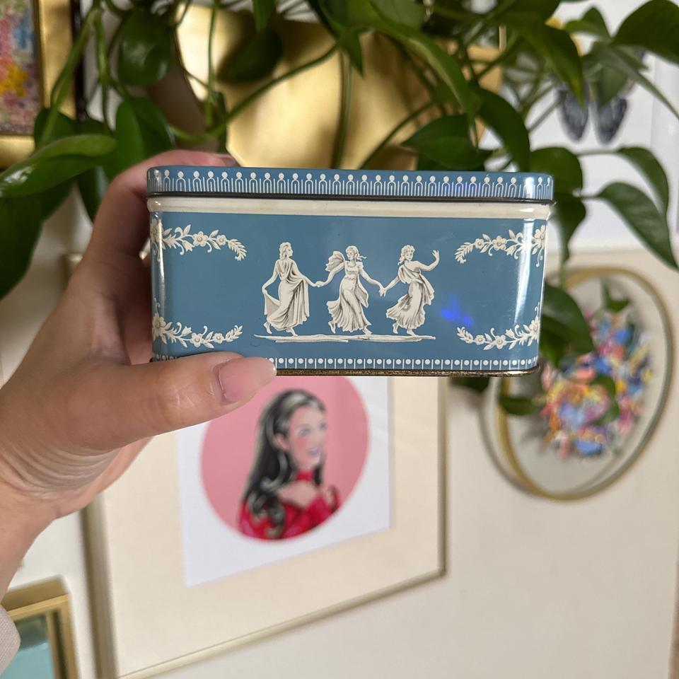 Blue And White Vintage Tin Dc6e