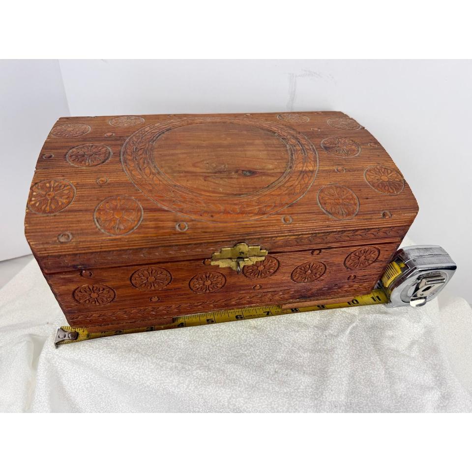 Vintage Hand Carved Wooden Jewelry 5273
