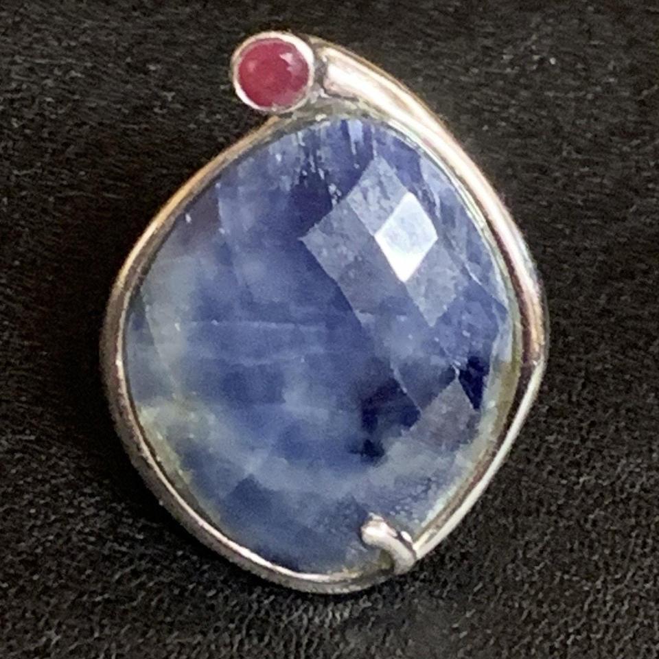 This Sterling Silver Blue Sodalite B4ff
