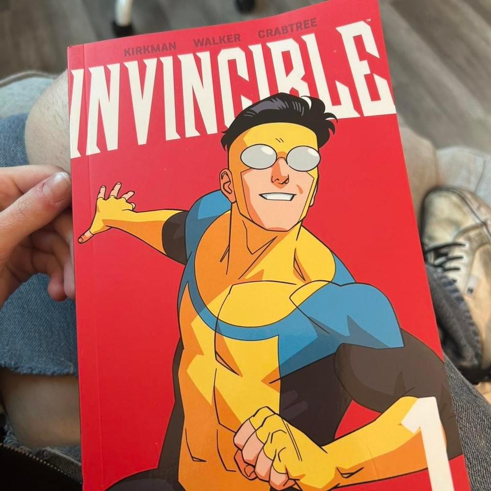 Invincible Volume 1 Comic Book 6a43