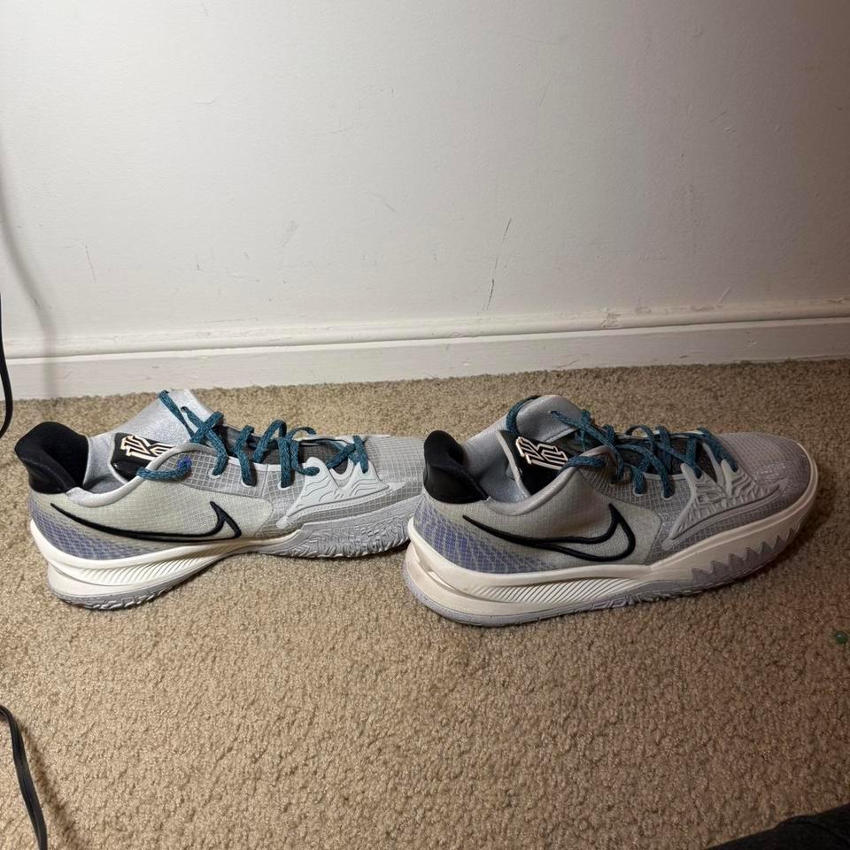Nike Kyrie 4 Low Grey 4