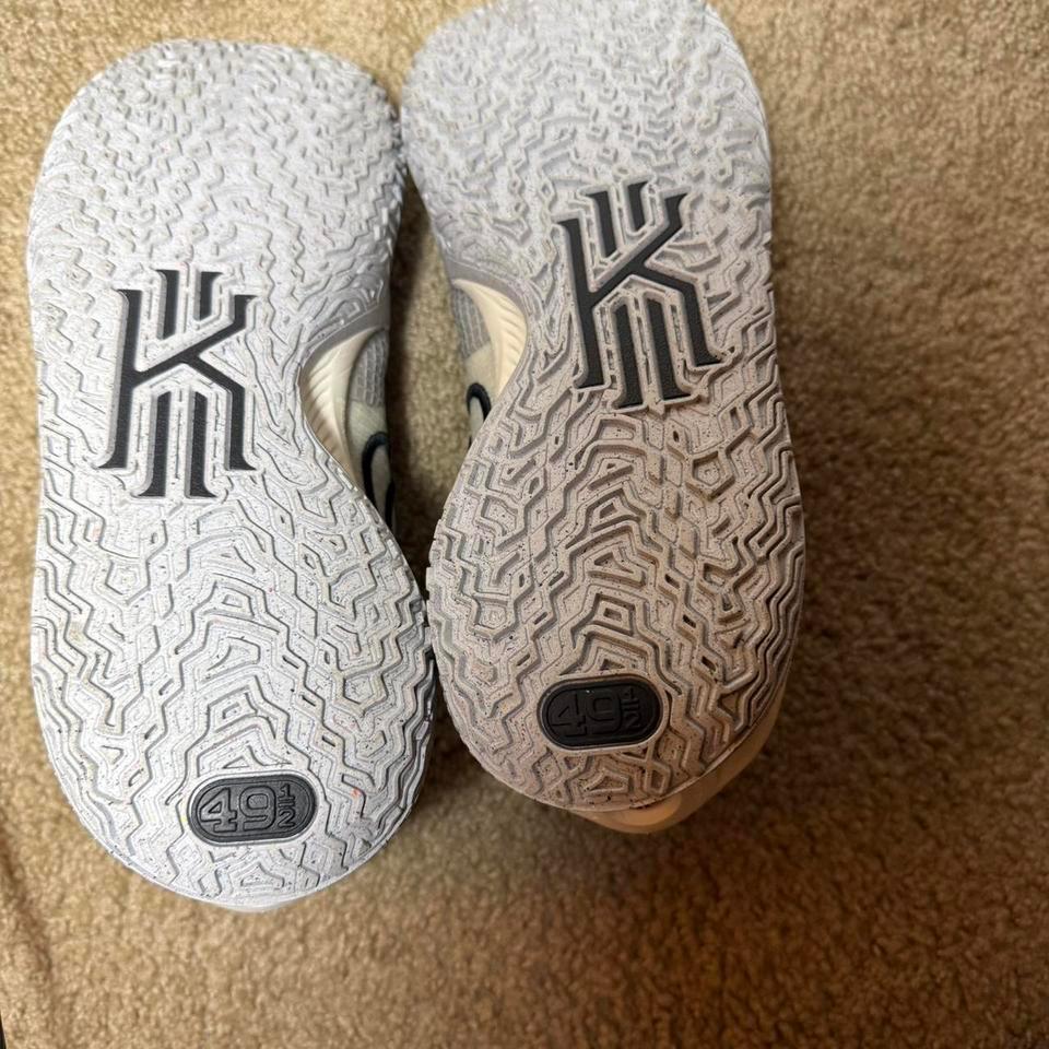 Nike Kyrie 4 Low Grey 3