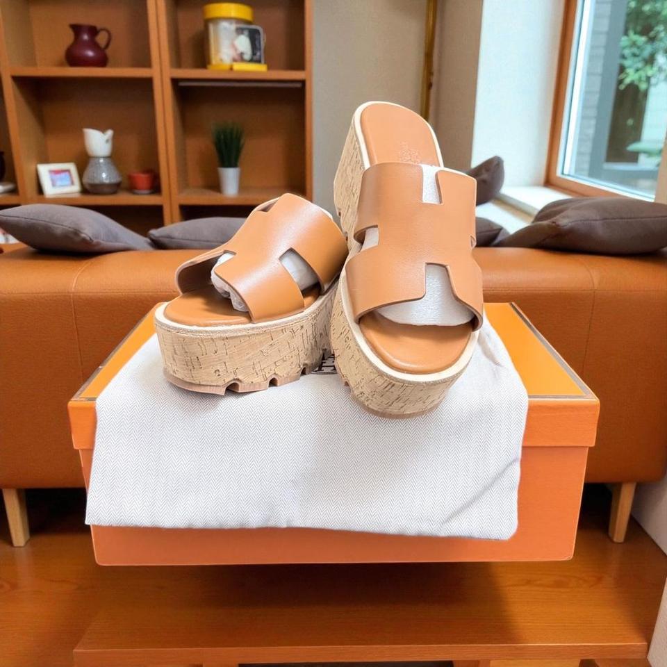 Presenting An Olive Green Sandal B6d9