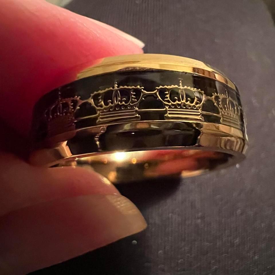 Mens Gold And Black Crown 90bf