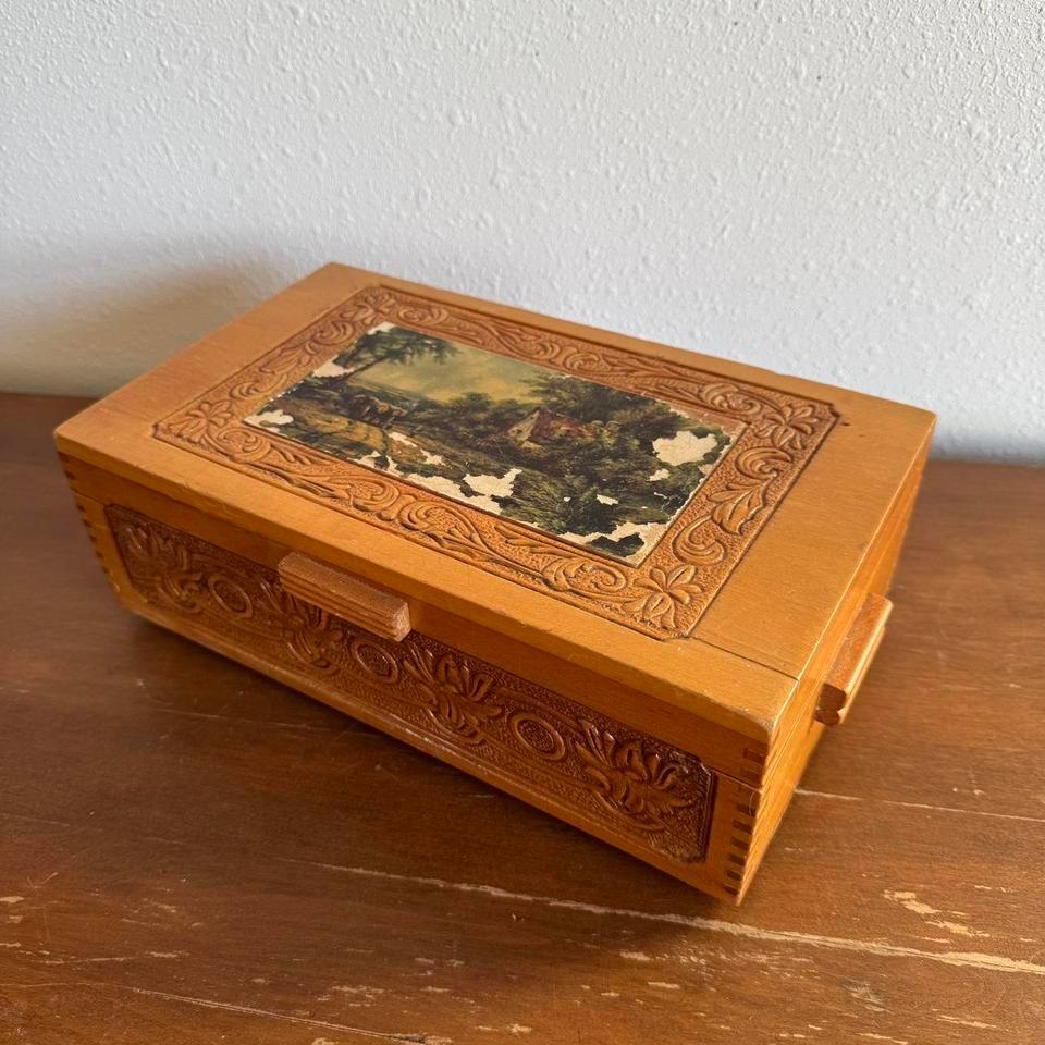 Vintage Wood Keepsake Box With F3e6