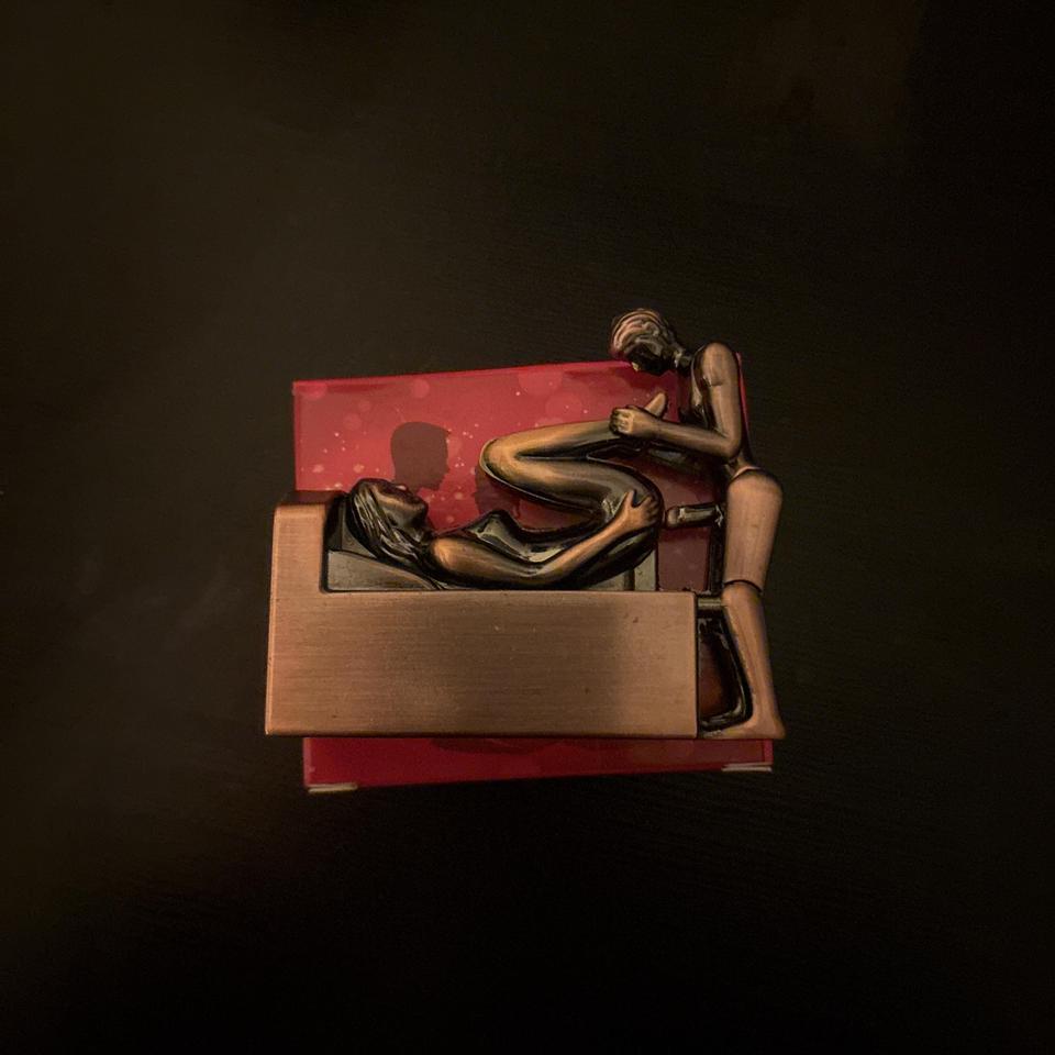 Bronze Sculpture Of A Man 1e08