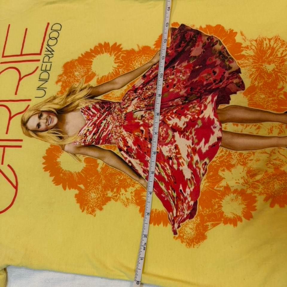 Mid 2010s Yellow Carrie Underwood 4