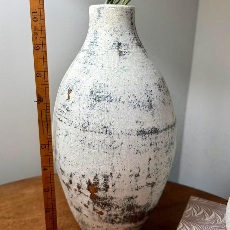 A Beautifully Sculptural Oversized Ceramic 1f28 6