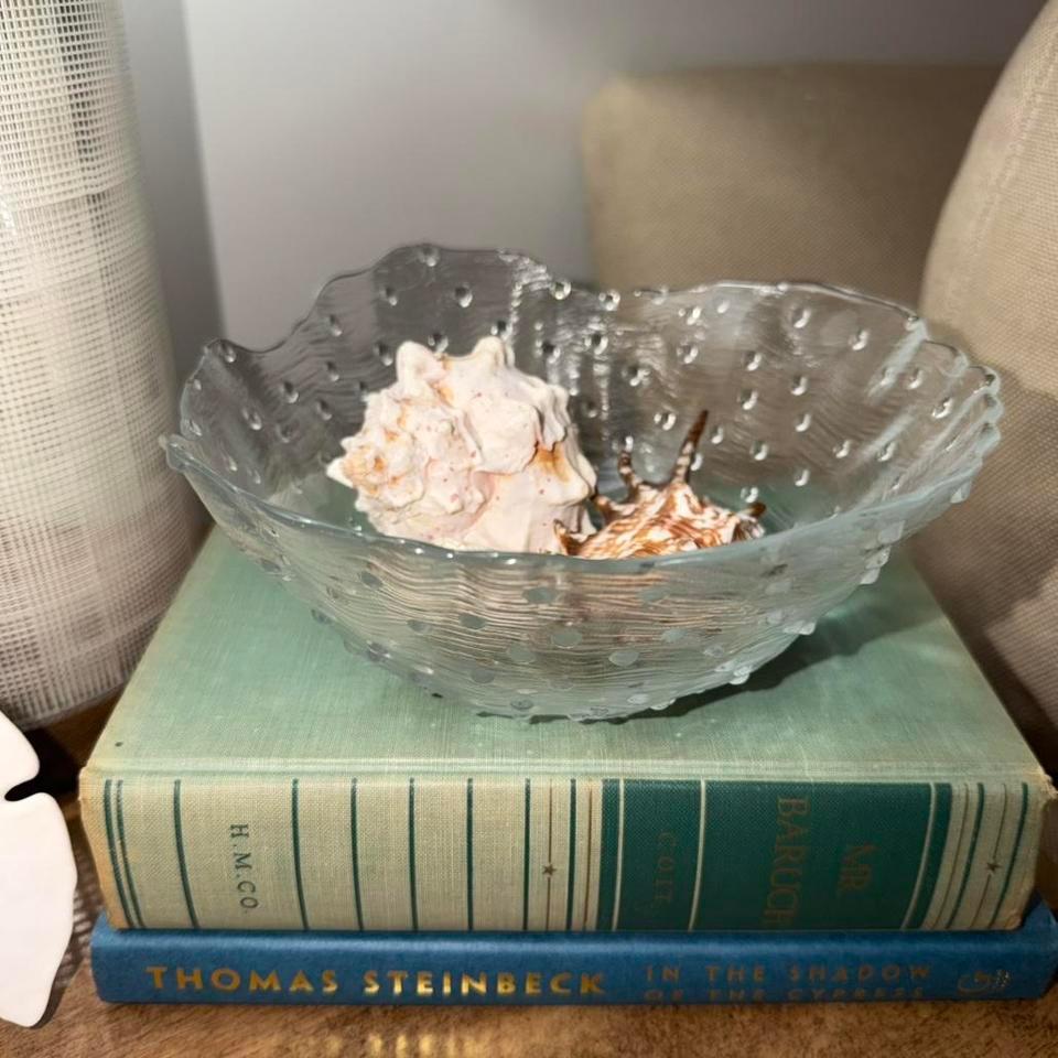 A Beautifully Textured Hobnail Glass 0685 2