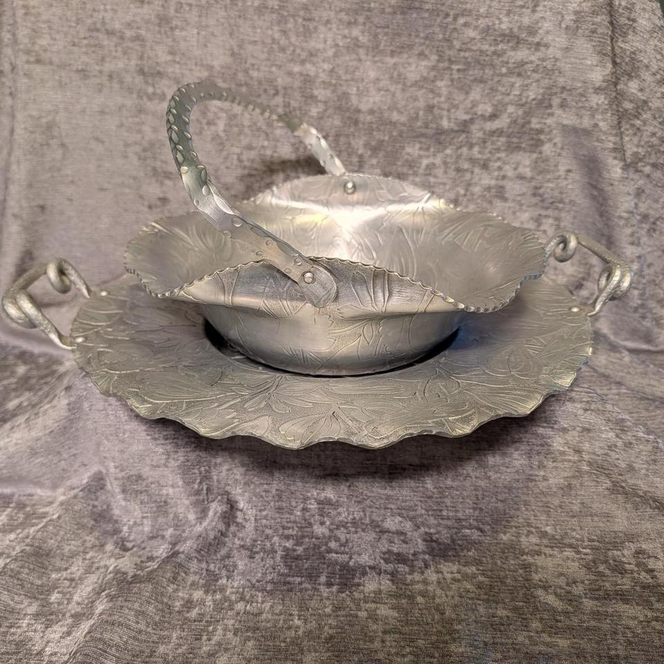 Vintage Federal Florette Hammered Aluminum 249b 2
