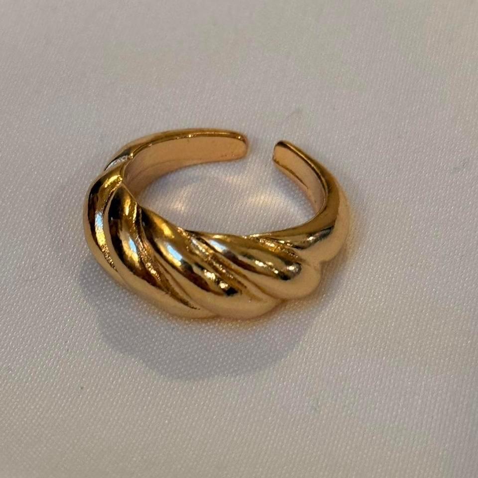 Gold Tone Twisted Ring Gold F6f1