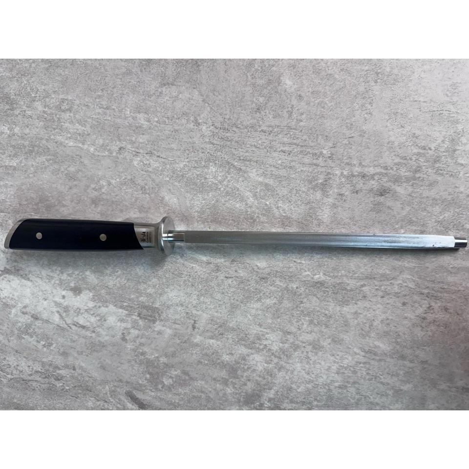 Cangshan Rainier Series 8 Knife 2