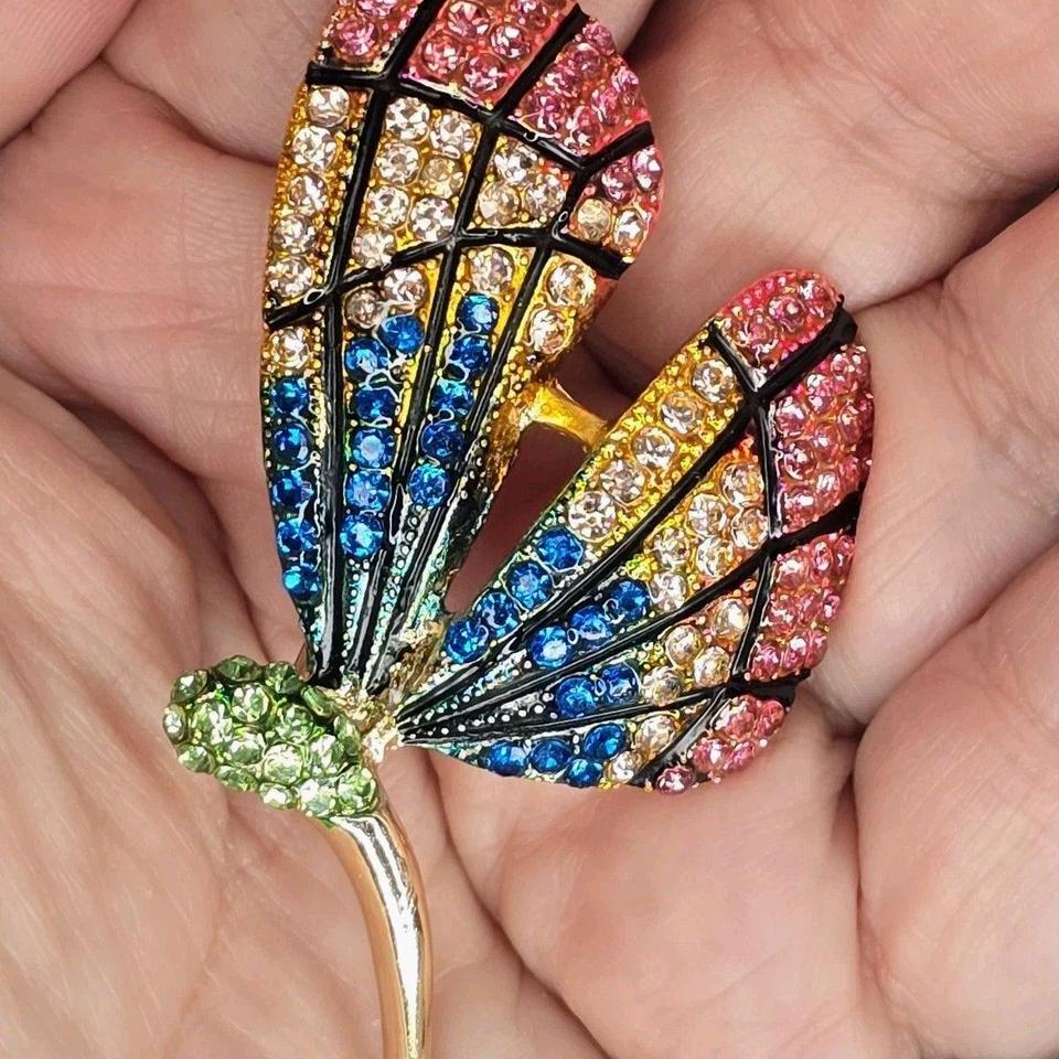 Beautiful Gold Tone Brooch Featuring B8cf
