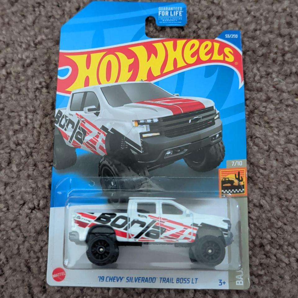 Hot Wheels 19 Chevy Silverado F6c4
