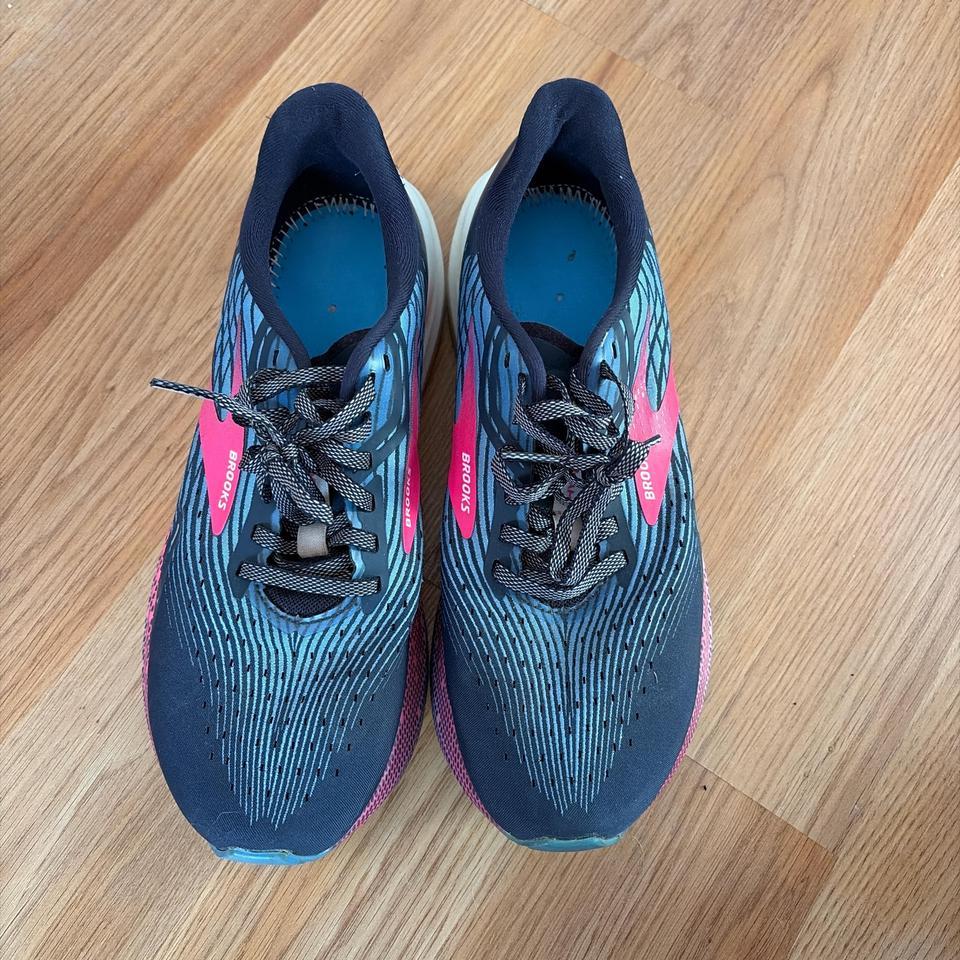 Blue Pink Brooks Hyperion