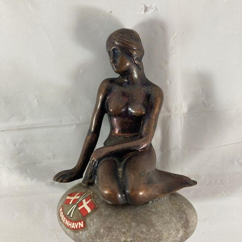 This Vintage Figurine Brings The 5e53 8