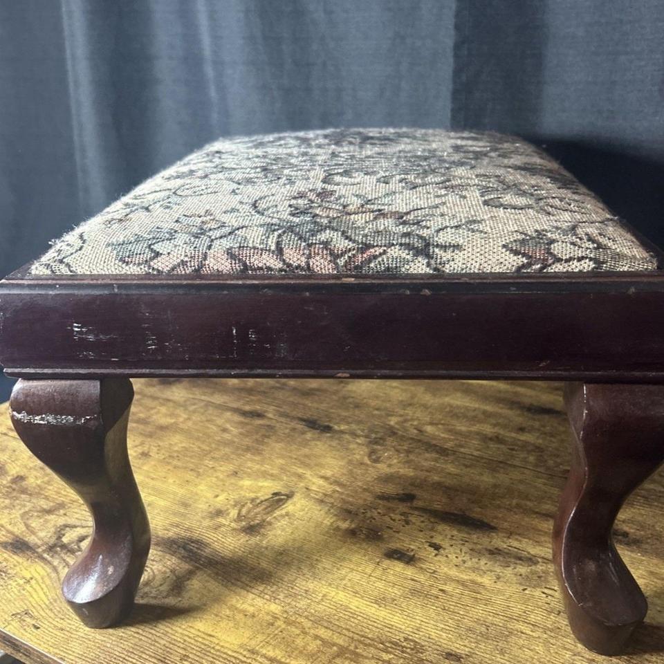 Charming Vintage Upholstered Tapestry Stool A00a 8