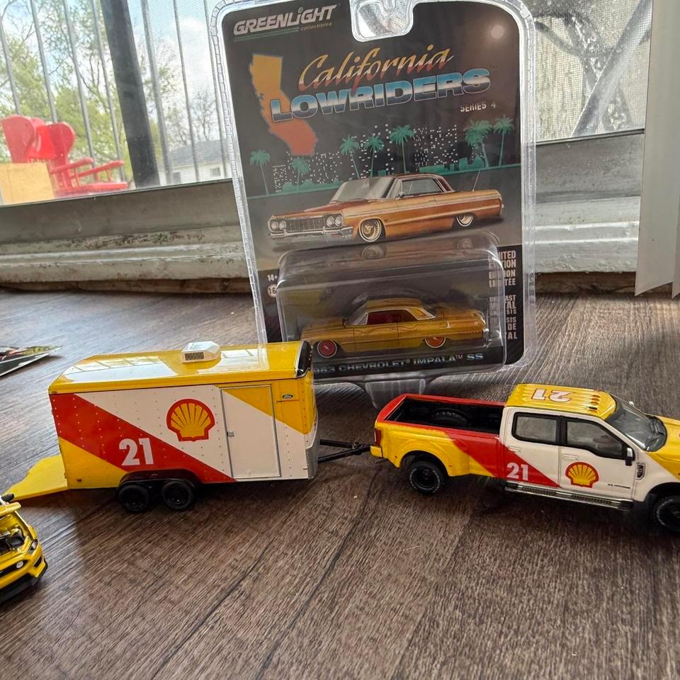 Greenlight Shell California Lowriders 2024 66df