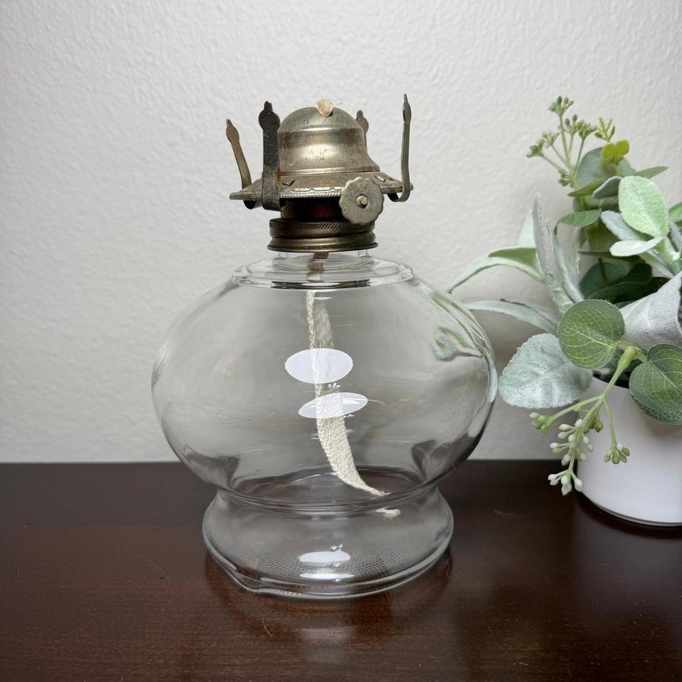 Vintage Clear Glass Oil Lamp 3cf5