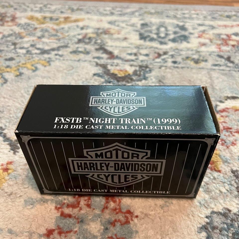 Avon Maisto 1999 Harley Davidson Fxstb