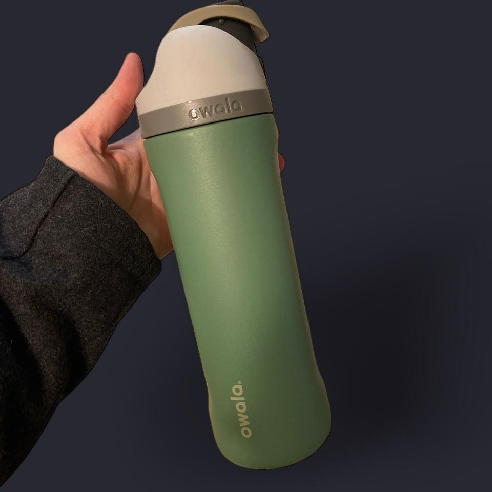 Owala 24oz Green Water Bottle