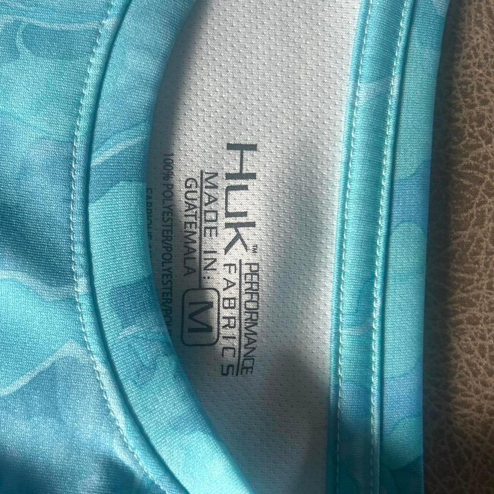 Huk Blue Fishing Shirt Size 4598 2