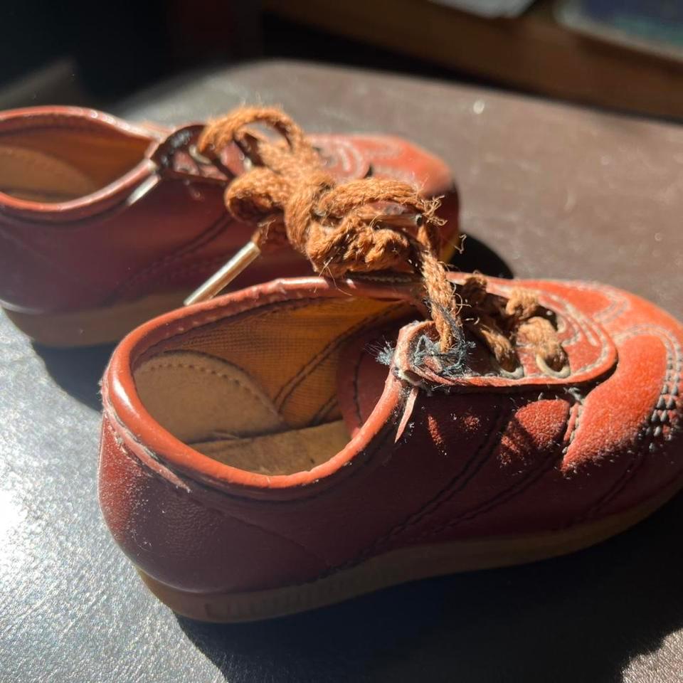 1982 Vintage Baby Shoes Good 6849 5