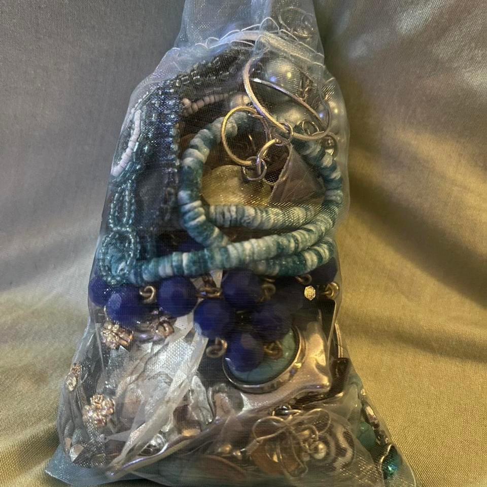 21 Piece Collection Of Jewelry Ea23