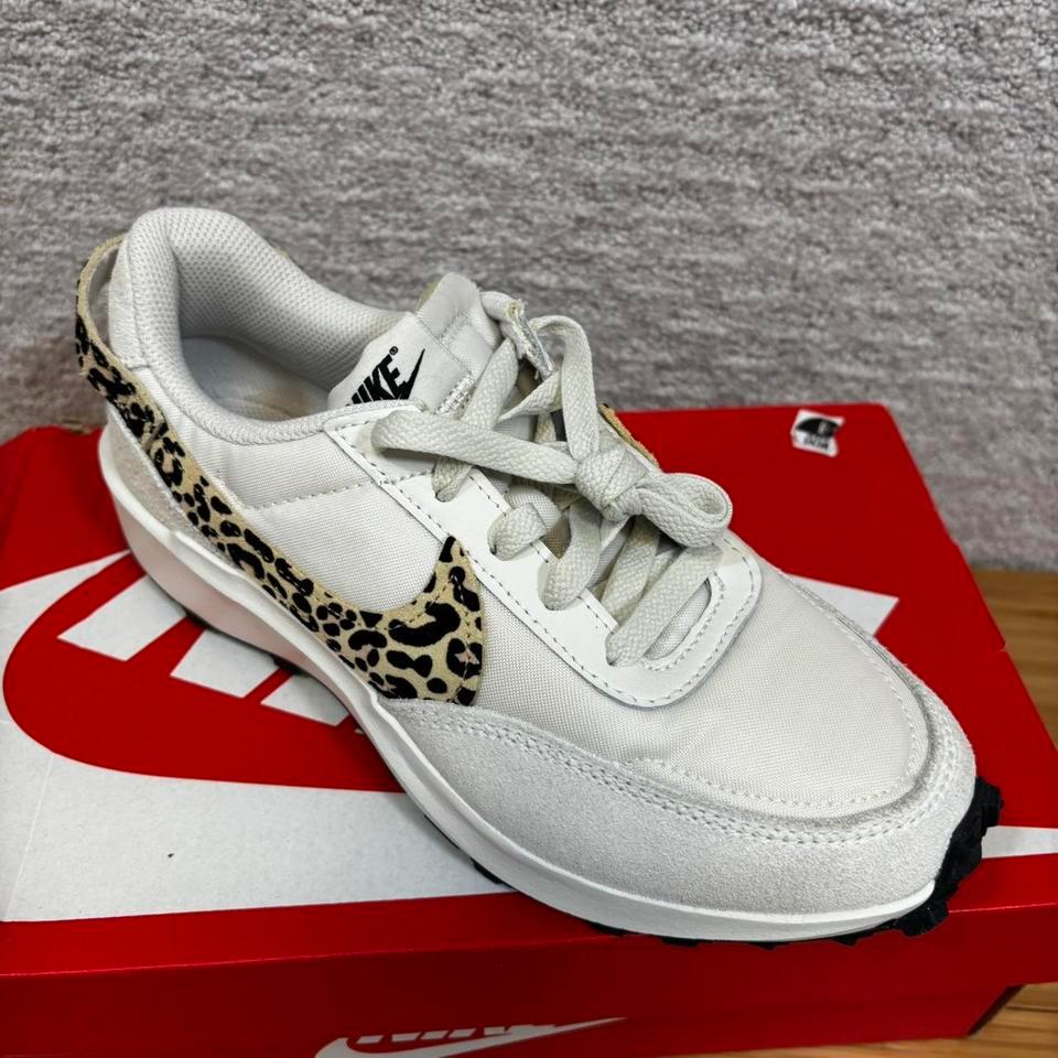 Nike Womens Waffle Debut Phantom 7653 5