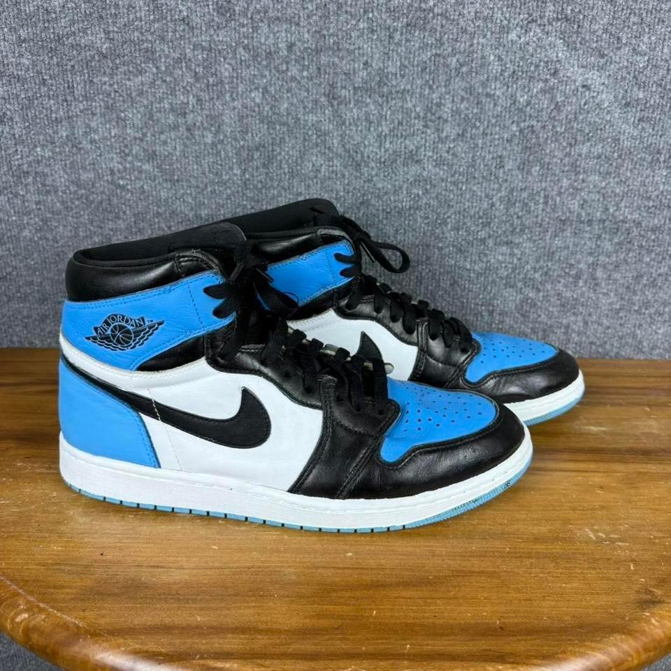 Nike Air Jordan 1 Retro F33b