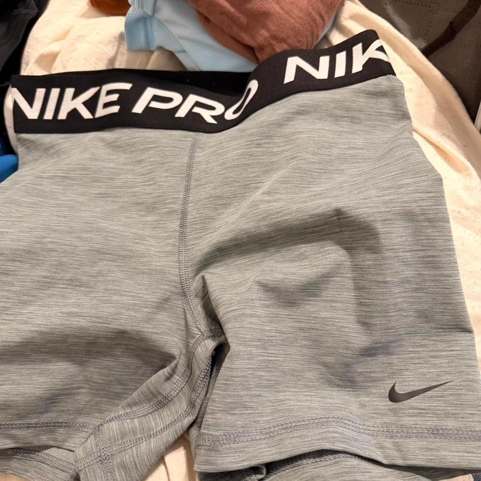 Nike Grey Pro Shorts Size 323d