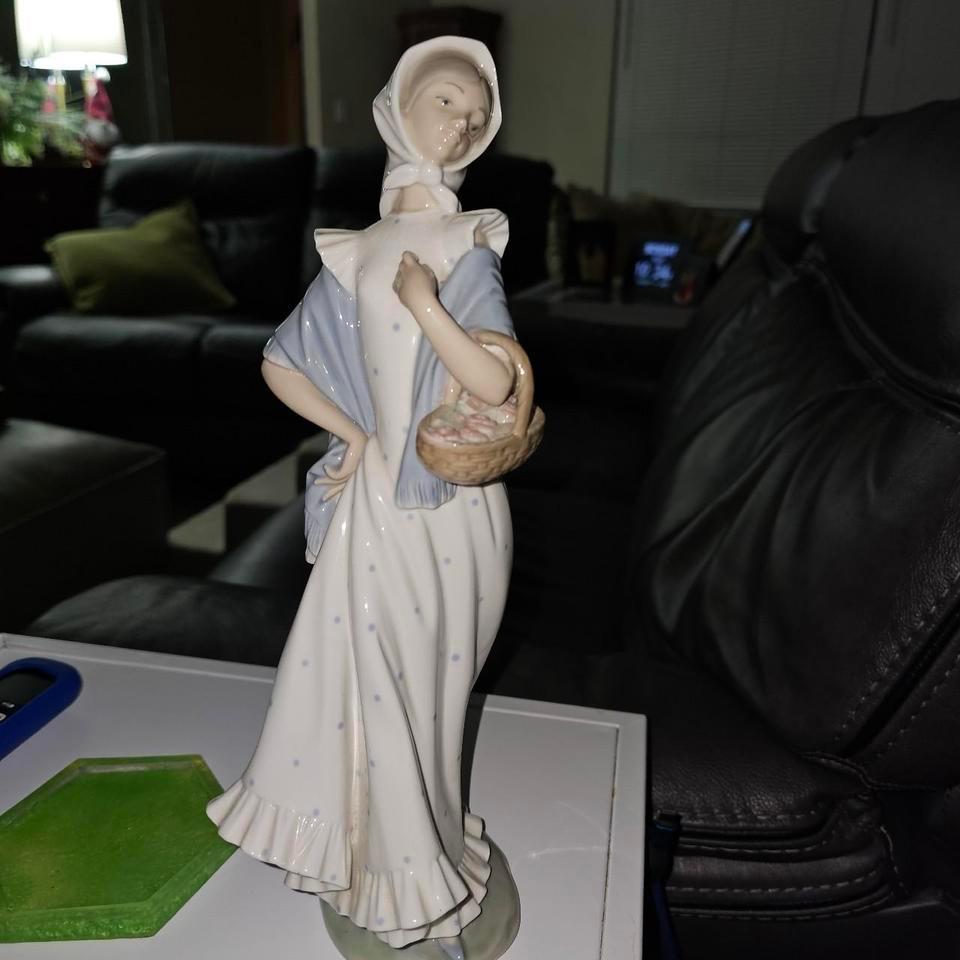 Lladro Figurine