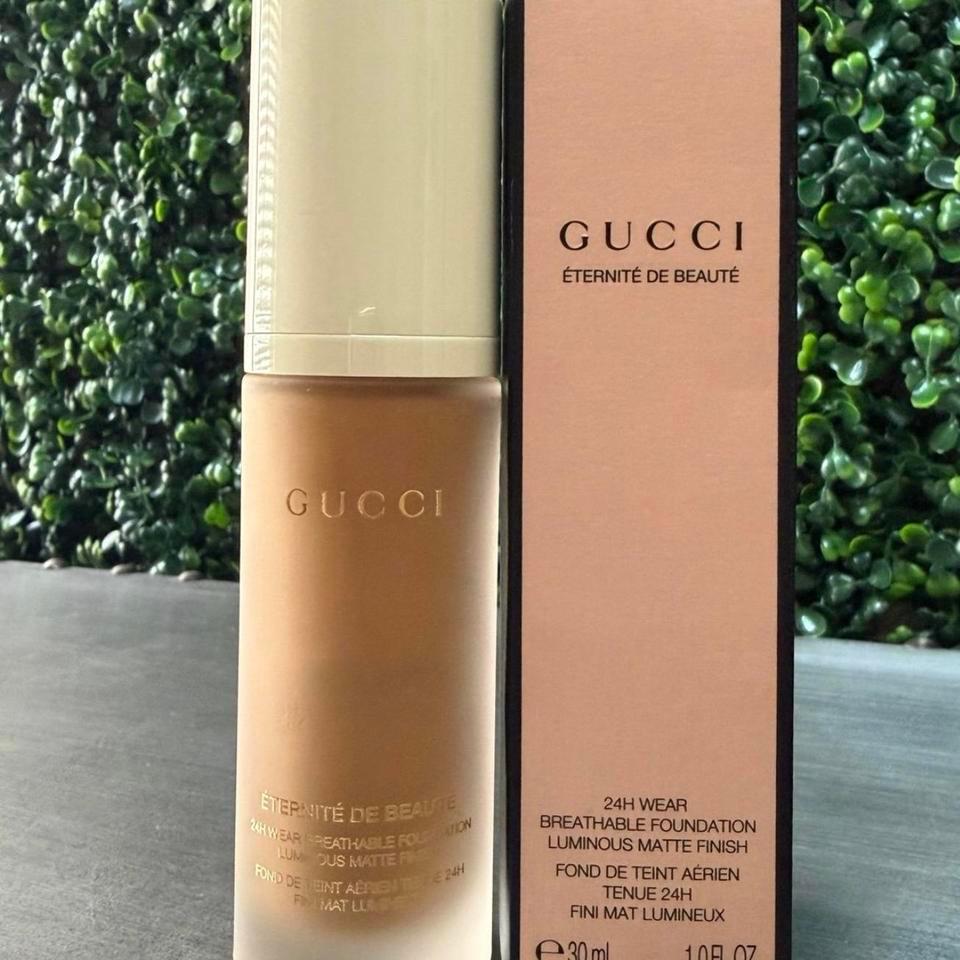 3700 Medium Gucci Eternite De Beaute Foundation 7923