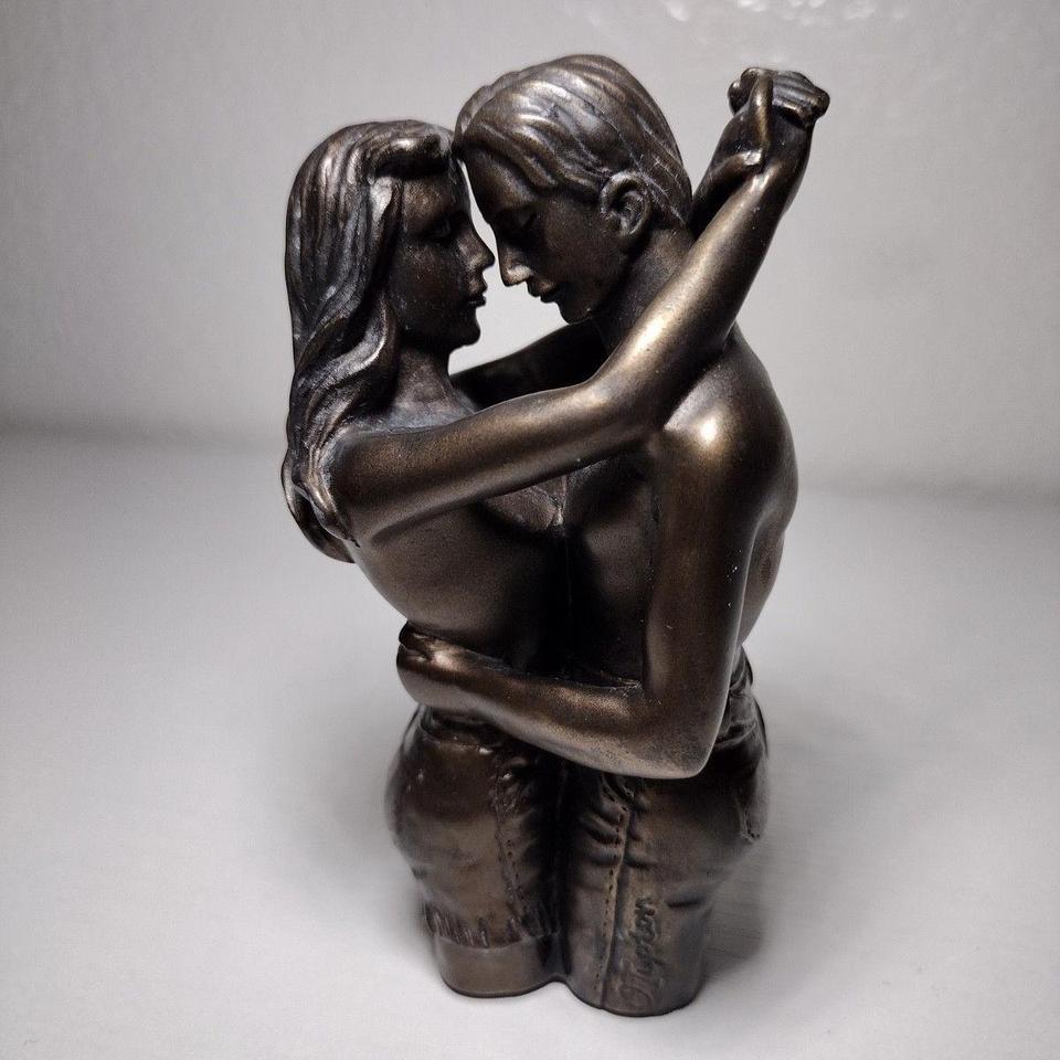Couple Lovers Resin Statue By