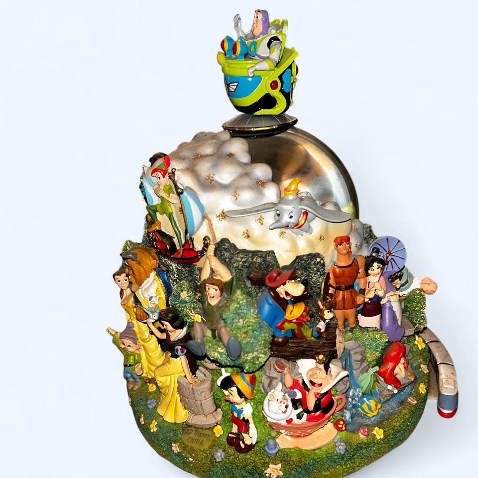 Disneys 50th Anniversary Snow Globe 386e 2