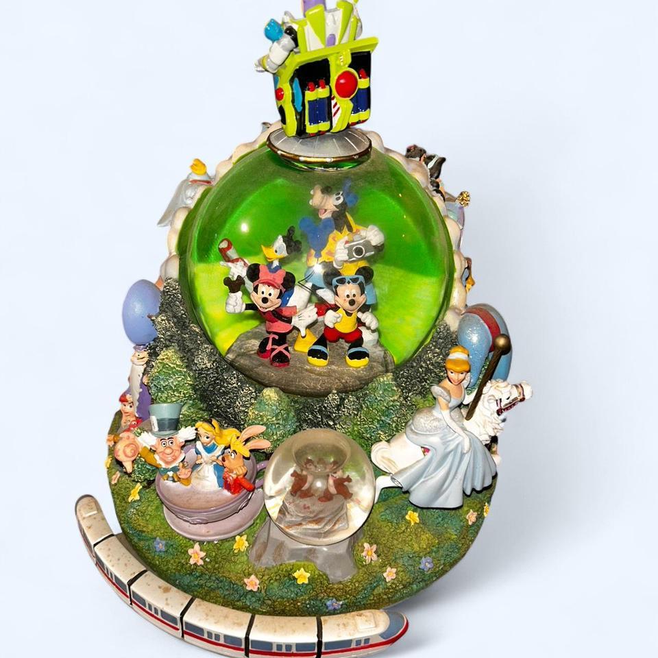 Disneys 50th Anniversary Snow Globe 386e
