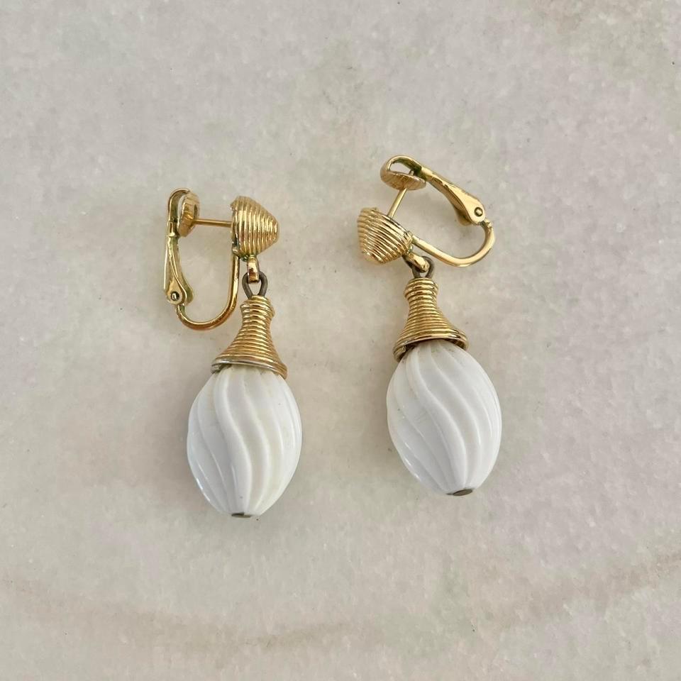 Vintage Trifari White And Gold