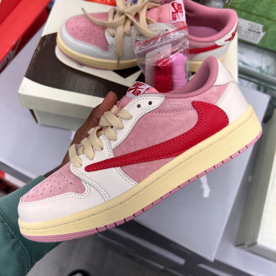 Travis Scott Jordan 1 Low 3d41