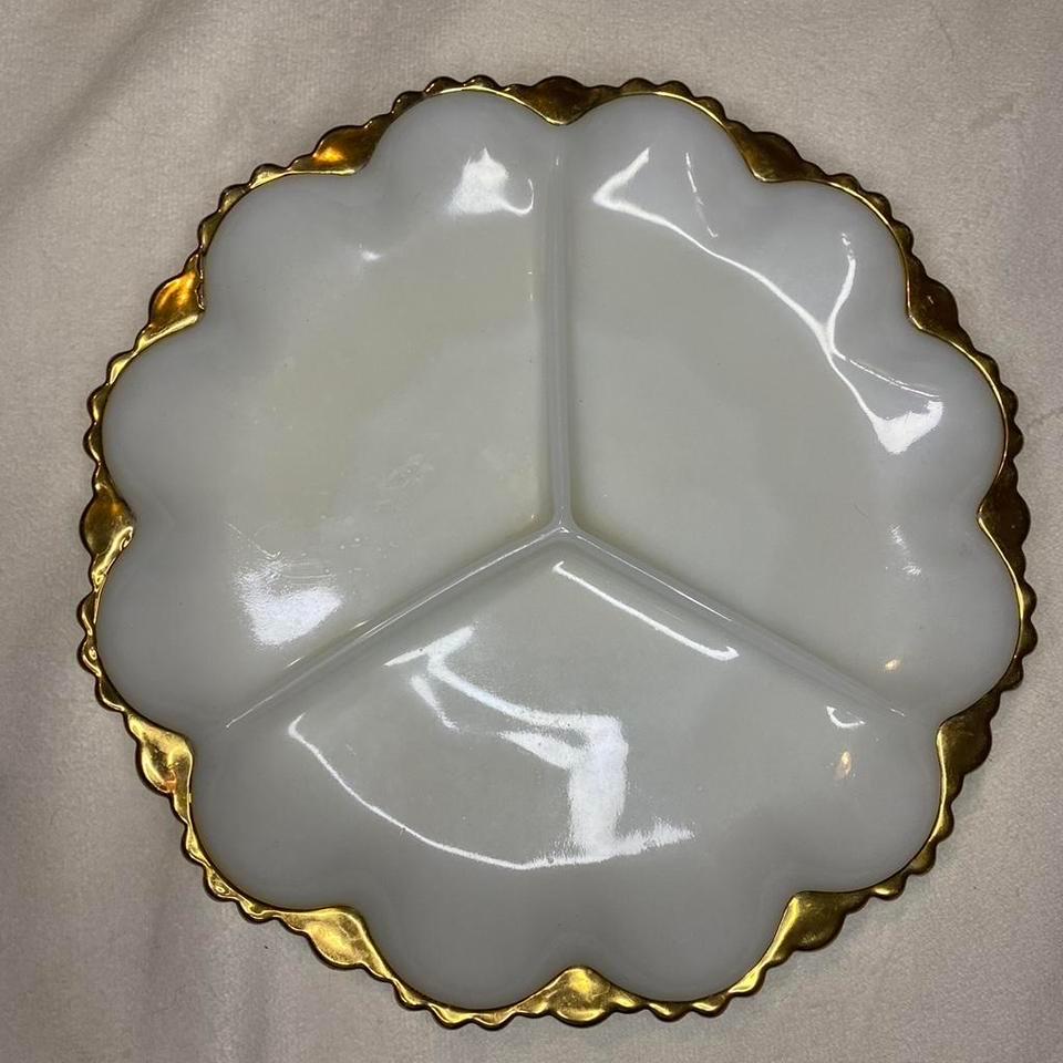 Vintage Milk Glass Divided Serving 12e2