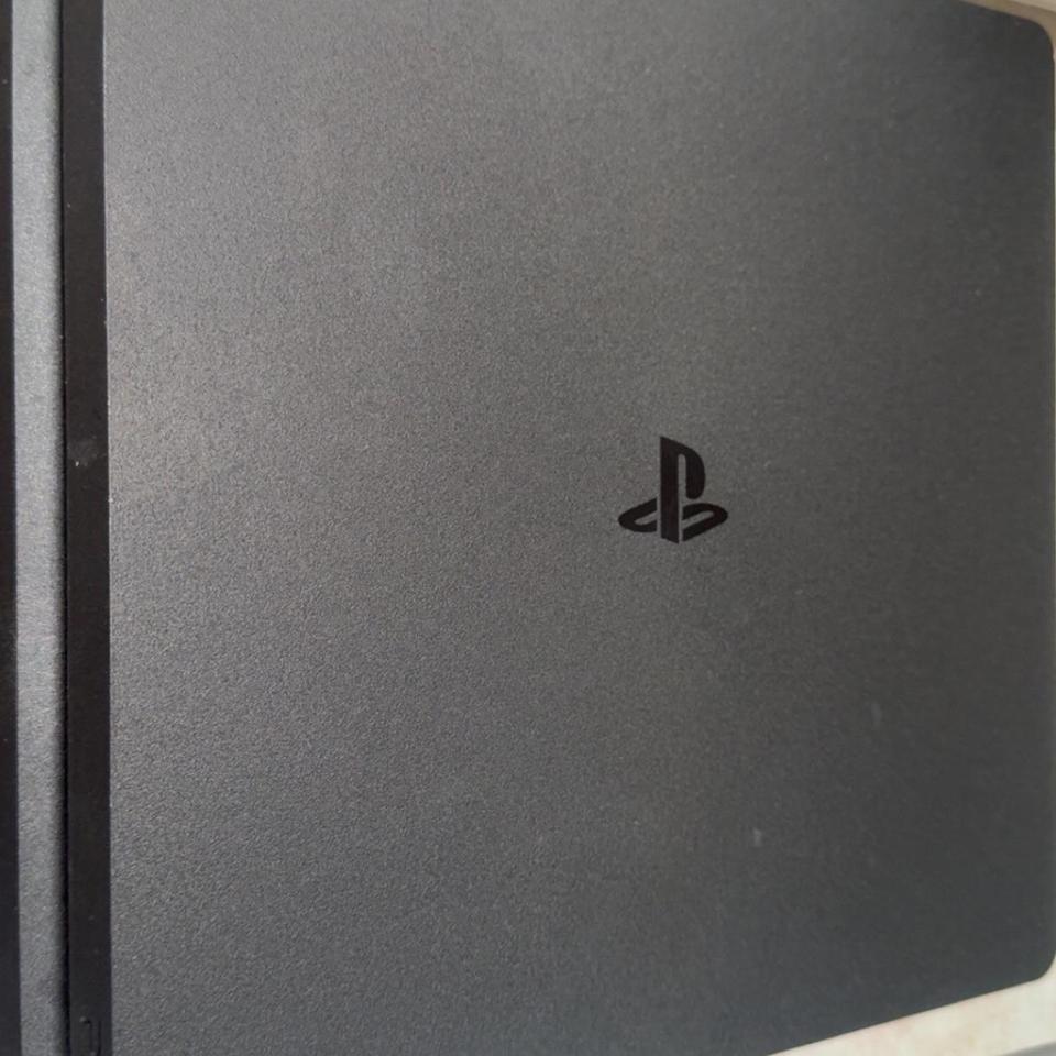 Black Ps4 Slim Console Plus